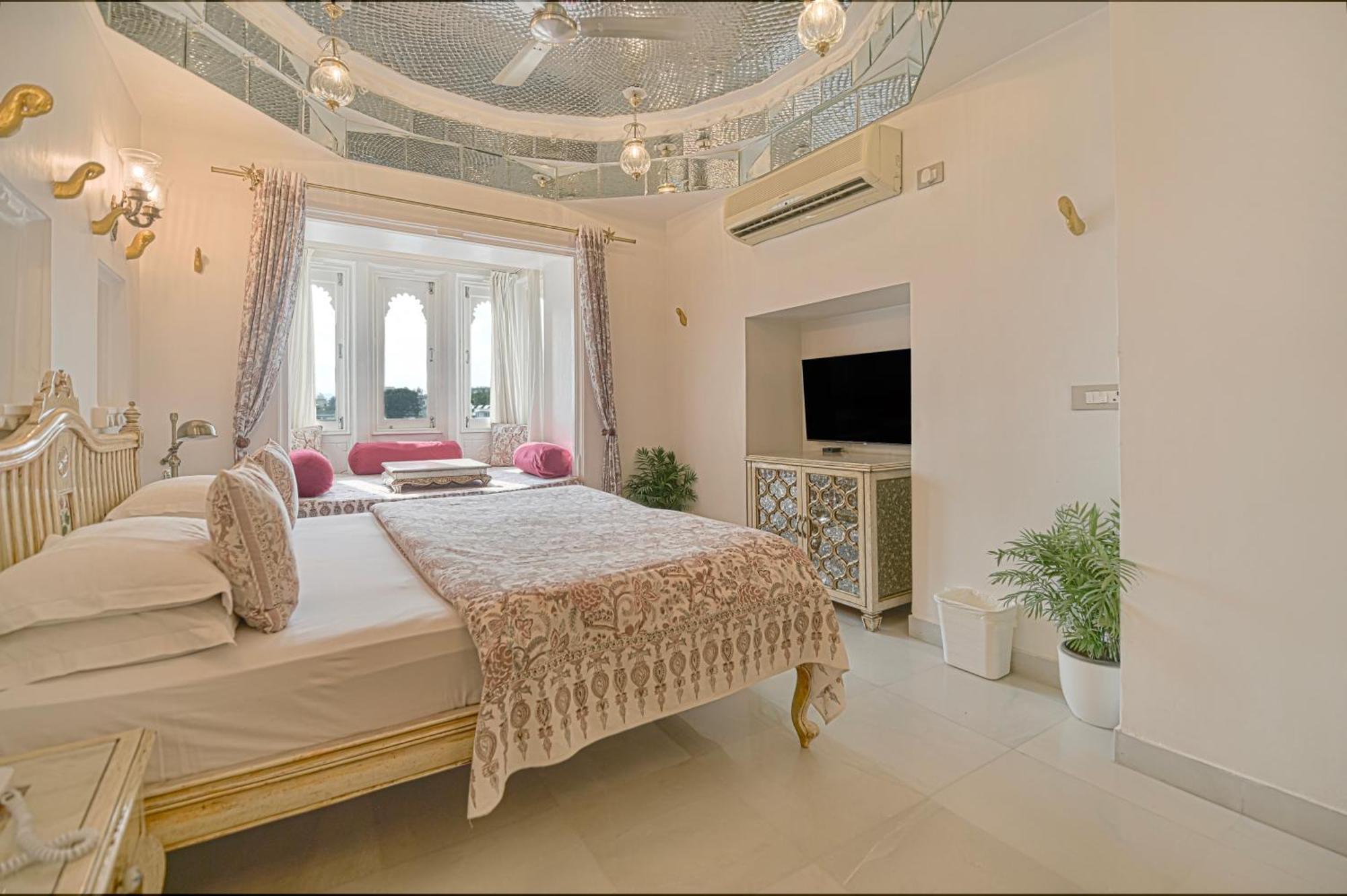 จาแกท นิวาส พาเลซ โฮเต็ล Hotel อุเดเปอร์ ภายนอก รูปภาพ